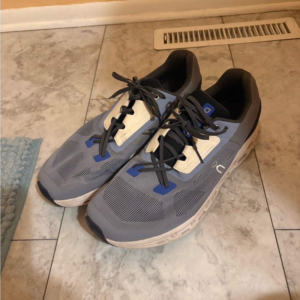 On Running Oncloud Helion blue, gray, & white running shoes